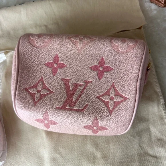 Louis Vuitton mini bumbag 💗 - Picture 3 of 6